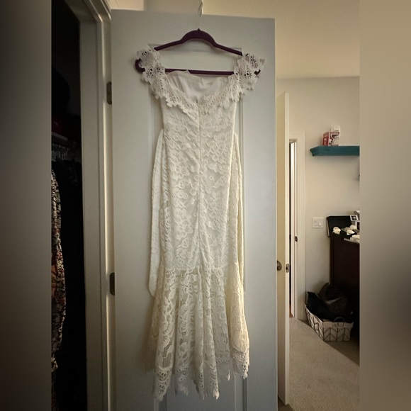 White off the shoulder midi dress - Picture 6 of 10